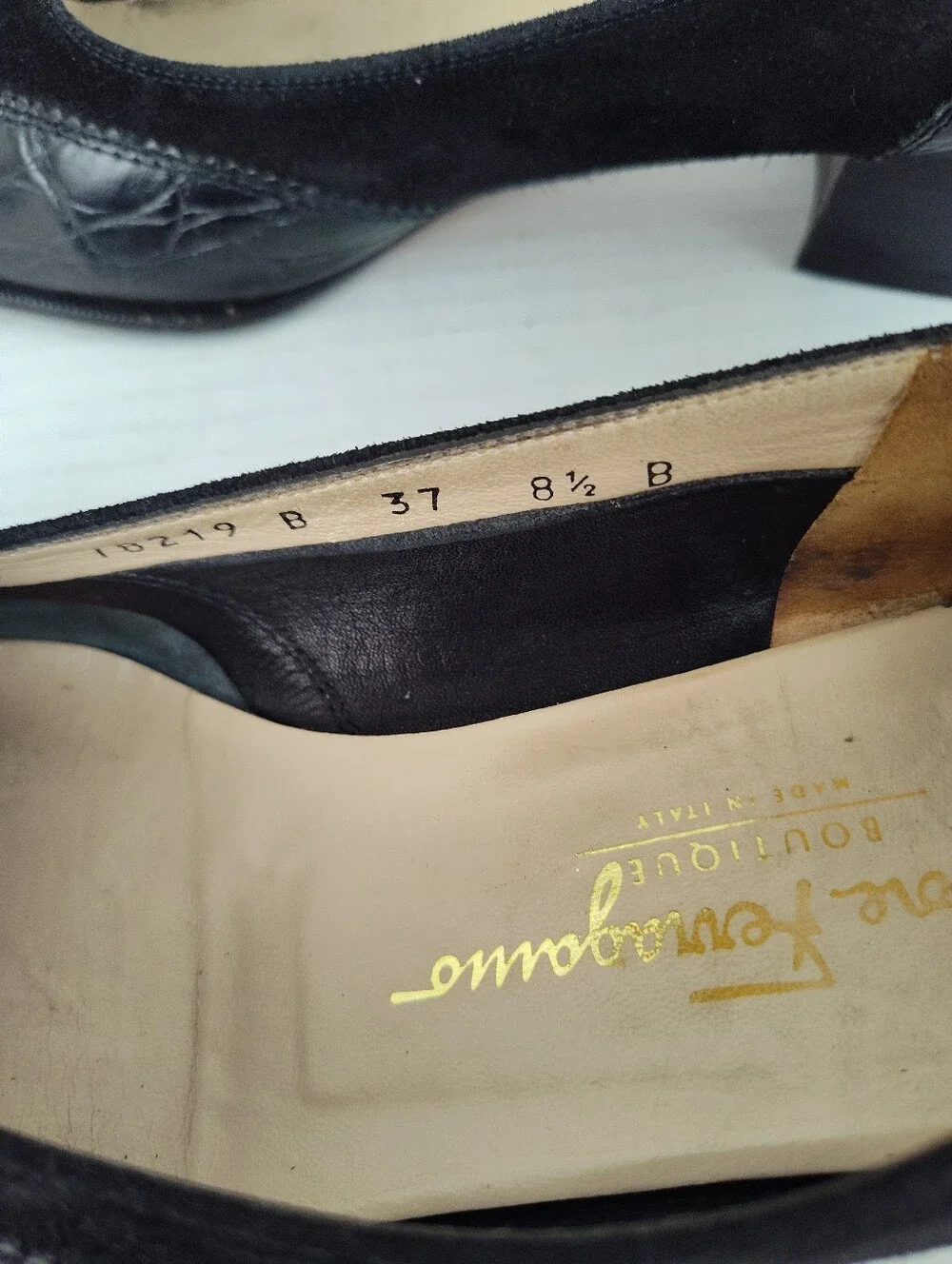 Salvatore FERRAGAMO Black Suede & Croc Leather Low Heel Spectator Pumps 8.5B